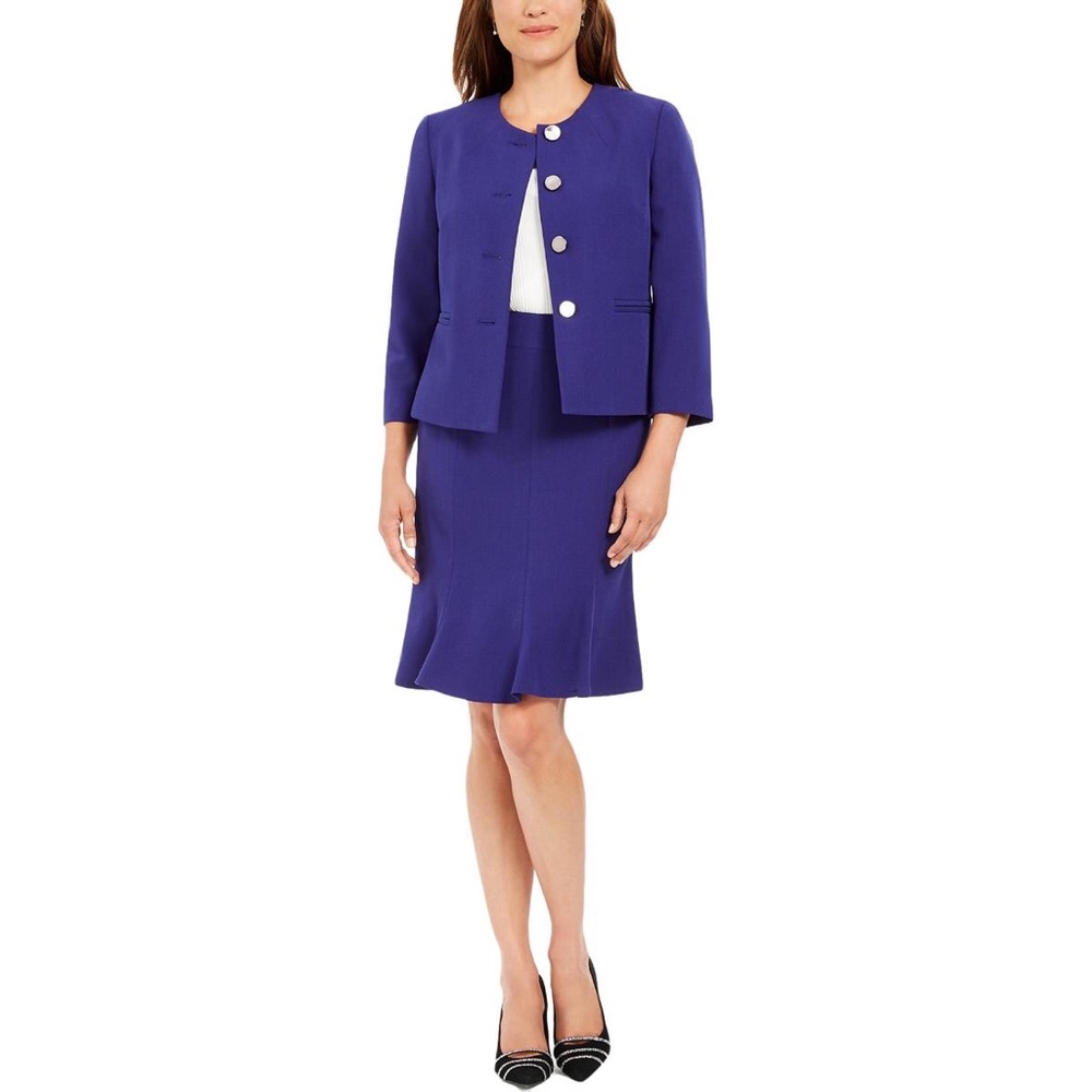 Brand New Le Suit Womens 2PC 4-Button Office Skirt Suit!